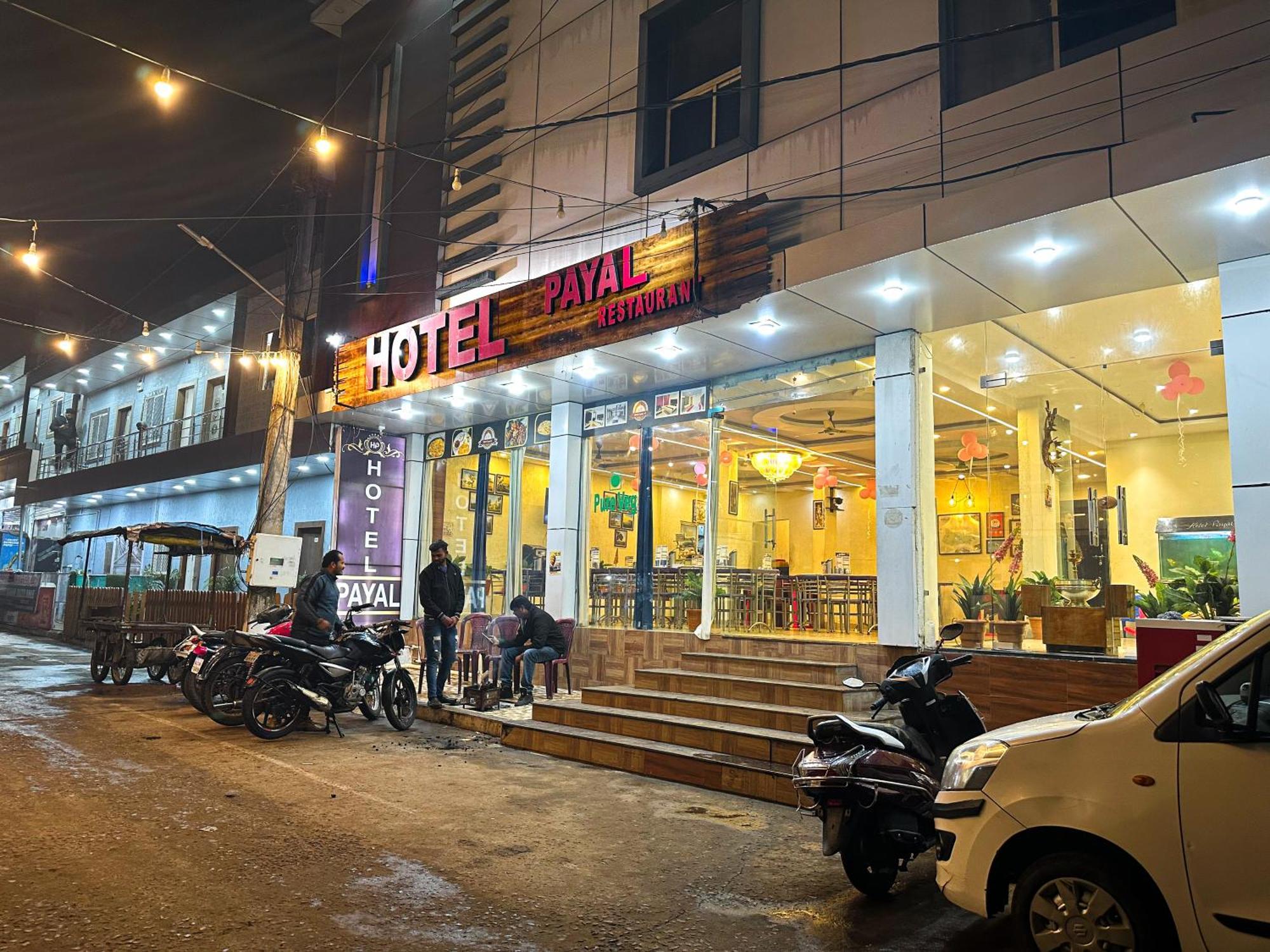 Hotel Payal & Restaurent Pachmarhī Buitenkant foto