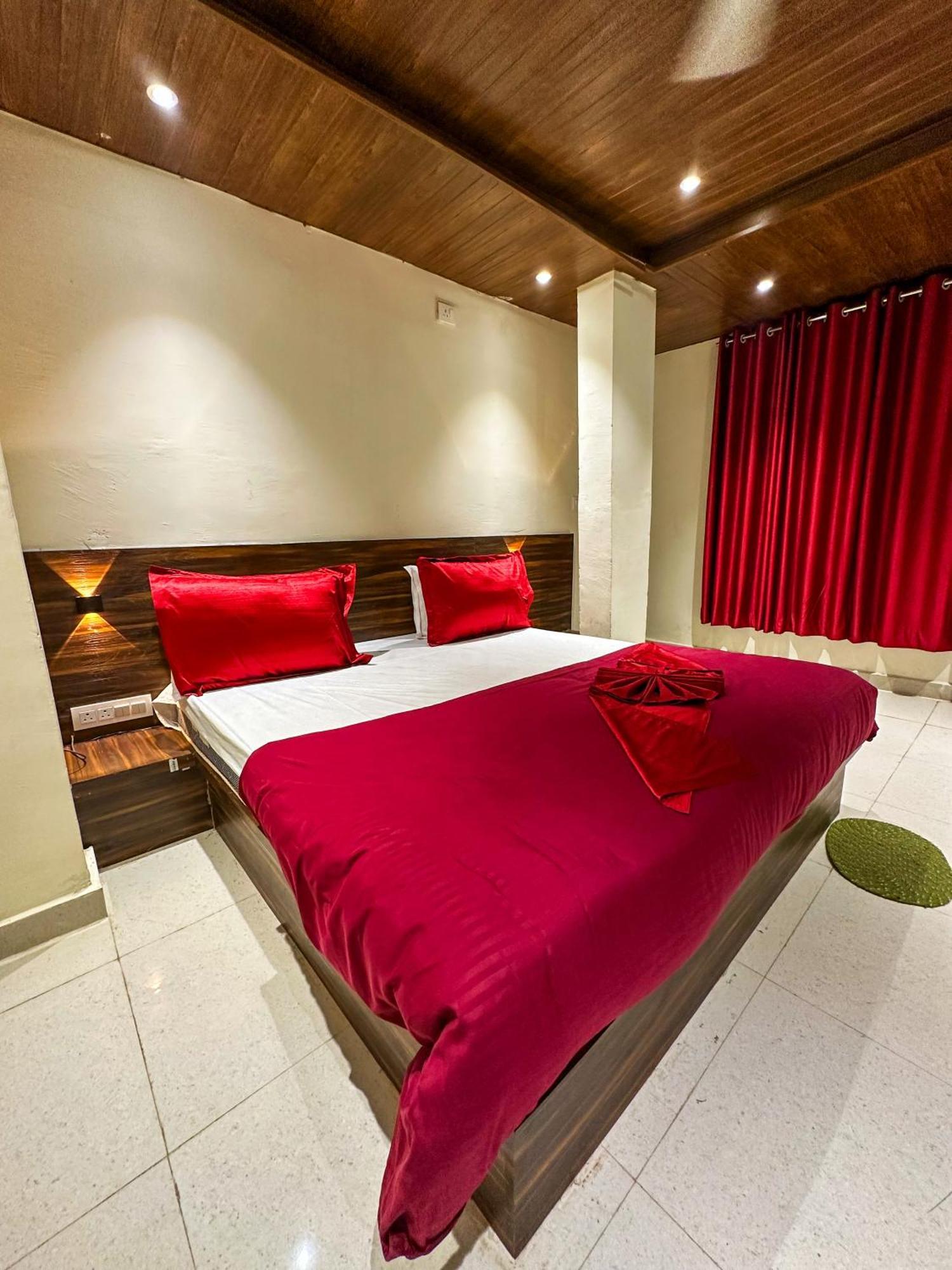 Hotel Payal & Restaurent Pachmarhī Buitenkant foto