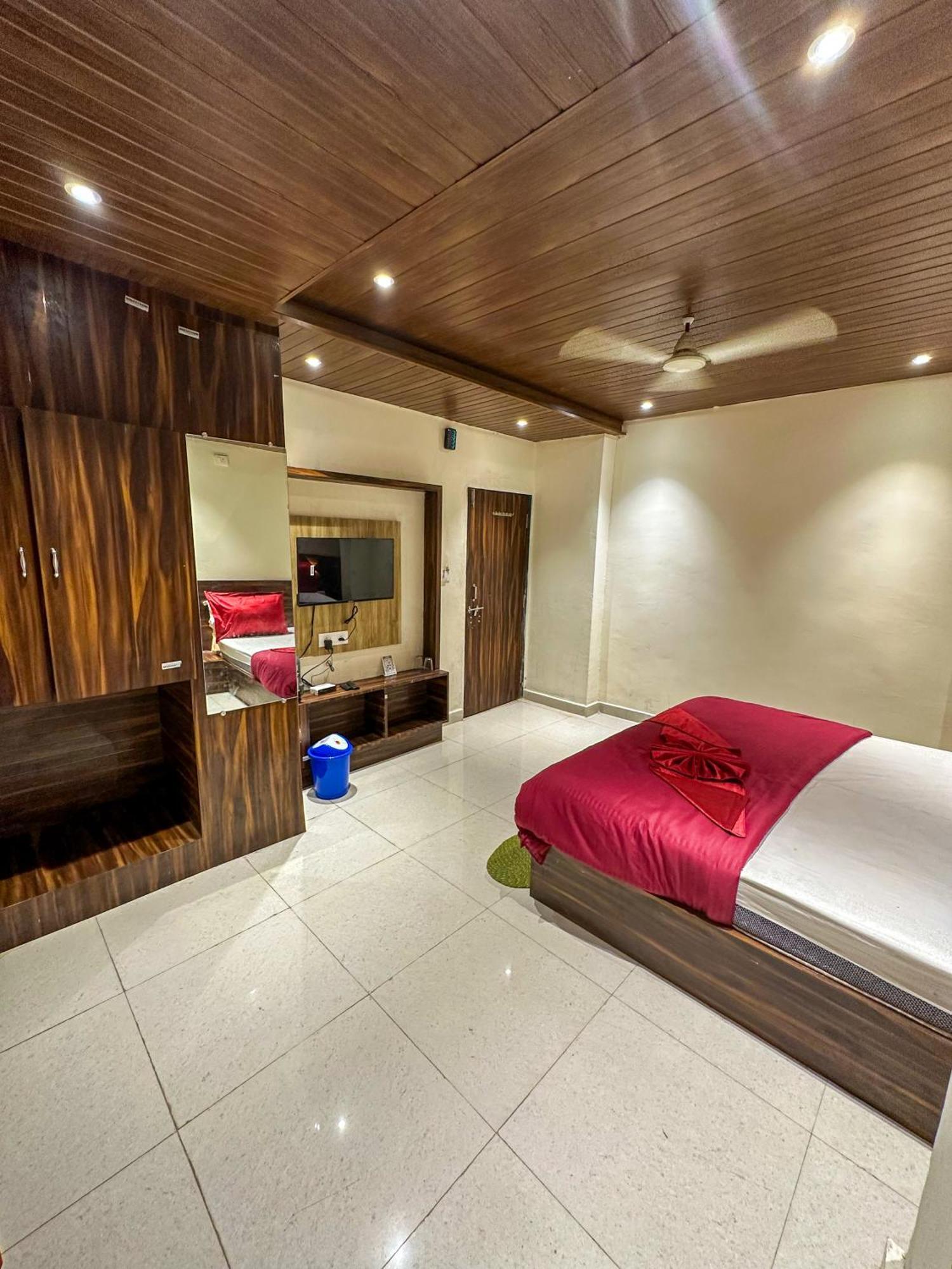Hotel Payal & Restaurent Pachmarhī Buitenkant foto
