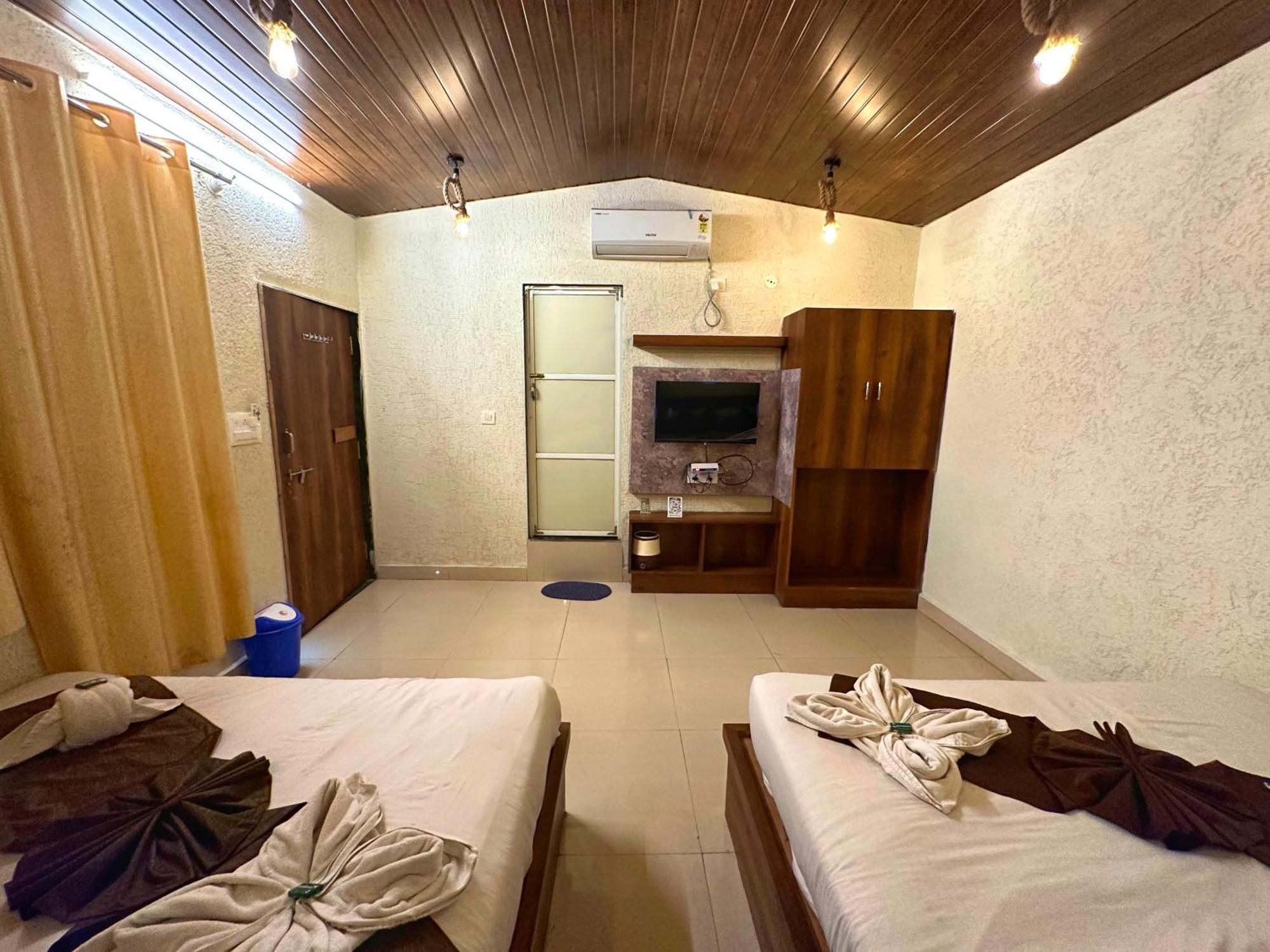 Hotel Payal & Restaurent Pachmarhī Buitenkant foto