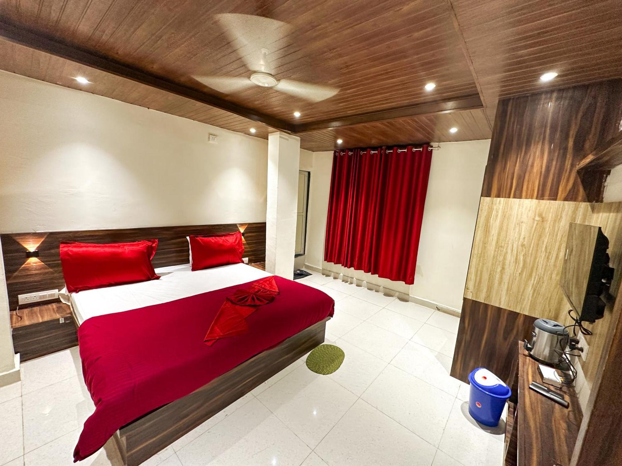 Hotel Payal & Restaurent Pachmarhī Buitenkant foto